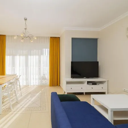 Flat With Balcony And Shared Pool In Apartment *